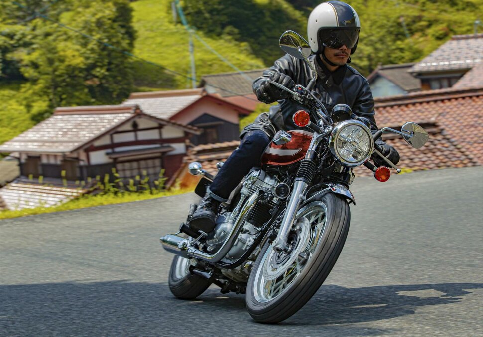 KAWASAKI W800 Высота по Седлу