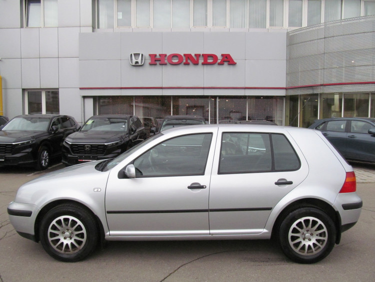 Volkswagen Golf 1.6 MT, 2002